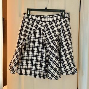 Ann Taylor Petite zippered skirt ~ NWT - lightweight - flated bottom in size 8P